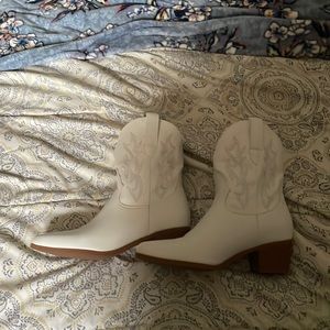 Women’s cow girl boots worn once